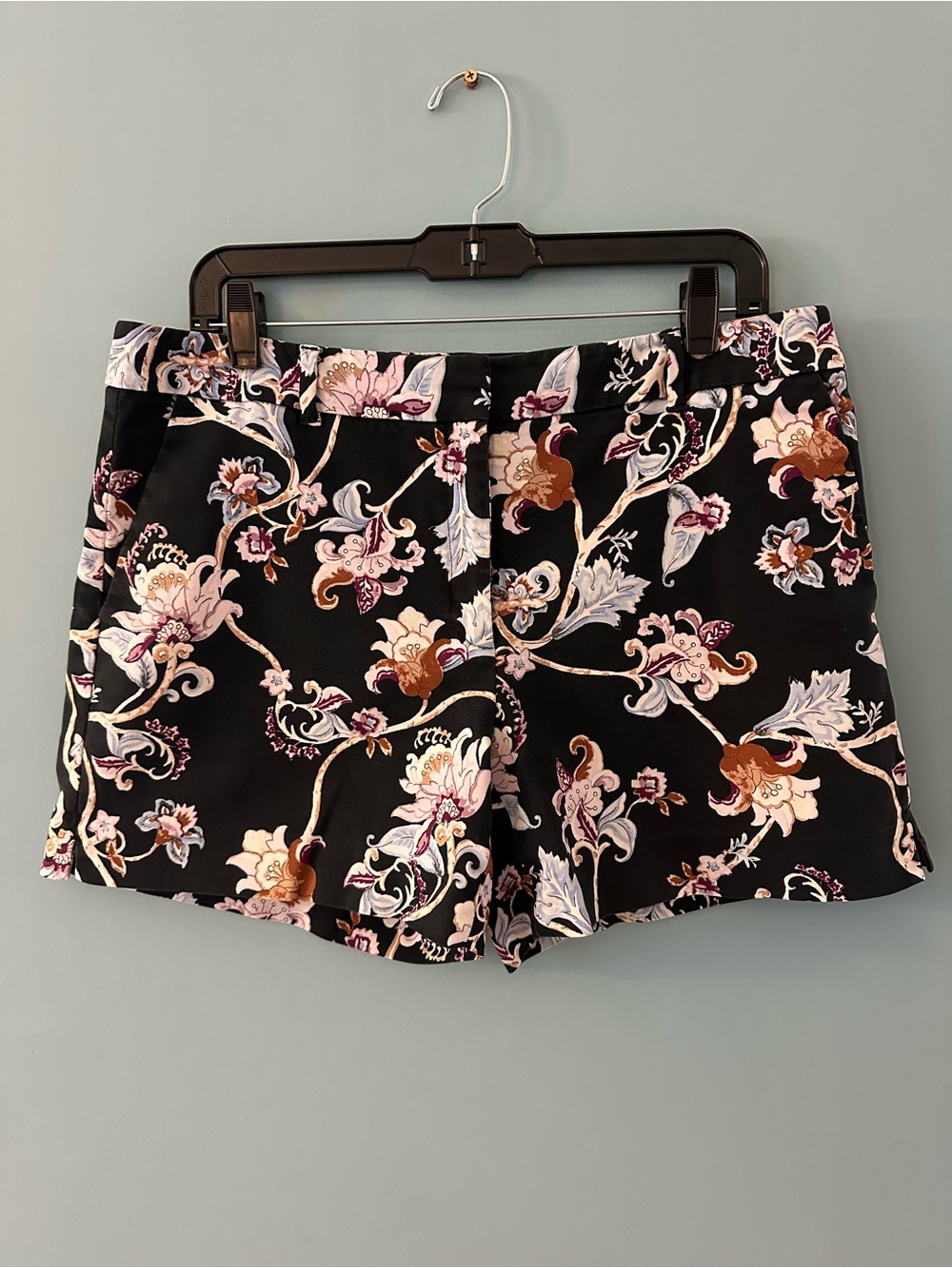 White House Black Market Women's Black Floral Stretch Short